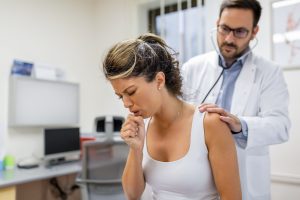 Síntomas de la tos seca y la tos con flema